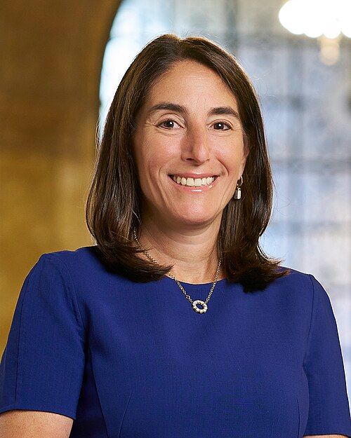 [서울=뉴시스] 베스 해맥 클리블랜드 미 연방준비제도(Fed·연준) 총재가 최근 연준이 세 차례 금리를 인하한 만큼 내년 봄까지 금리를 조정할 필요가 없다고 시사했다고 21(현지 시간) WSJ가 보도했다. 사진은 베스 해맥 클리블랜드 연방준비은행(연은) 총재. (사진=위키피디아 캡처) 2025.12.22.