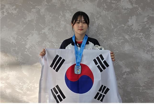 [서울=뉴시스]사격 김효빈, 아시아선수권대회서 한국 선수단 첫 개인전 金. (사진=대한사격연맹 제공)