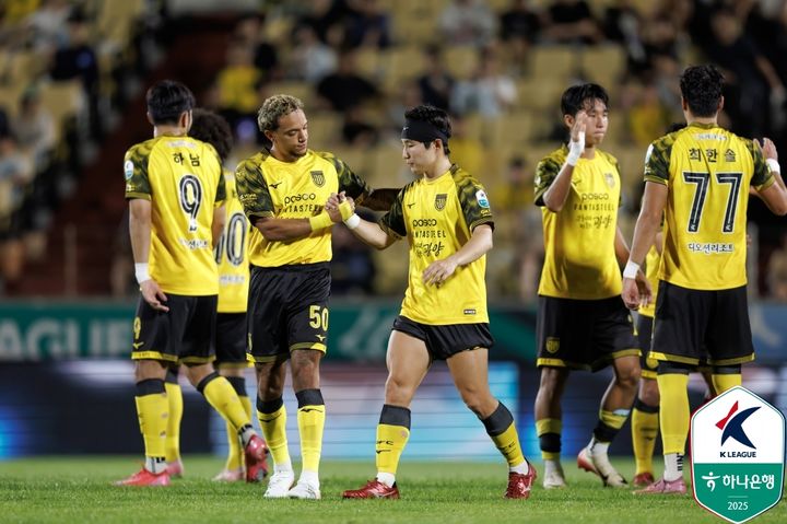 [서울=뉴시스]K리그2 전남 드래곤즈. (사진=한국프로축구연맹 제공)