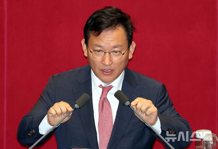 [서울=뉴시스] 조성봉 기자 = 김형동 국민의힘 의원이 23일 오전 서울 여의도 국회에서 열린 제428회 국회(임시회) 제2차 본회의에서 노동조합 및 노동관계조정법 일부개정법률안(대안) 관련 반대 무제한토론을 하고 있다. 2025.08.23. suncho21@newsis.com