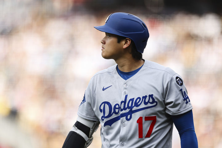 [샌디에이고=AP/뉴시스] LA 다저스의 오타니 쇼헤이가 24일(한국 시간) 미국 캘리포니아주 샌디에이고의 펫코파크에서 벌어진 2025 메이저리그(MLB) 샌디에이고 파드리스와의 경기에서 1회초 삼진을 당한 뒤 아쉬운 표정을 짓고 있다. 2025.08.24