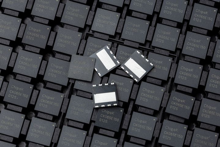 [수원=뉴시스] 질화갈륨(GaN) 전력반도체. (사진=경기도 제공) 2025.08.24. photo@newsis.com *재판매 및 DB 금지