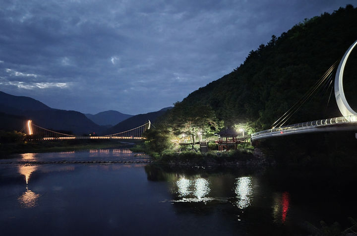 정선 아우라지 주막촌 야간 경관조명.(사진=정선군 제공) *재판매 및 DB 금지