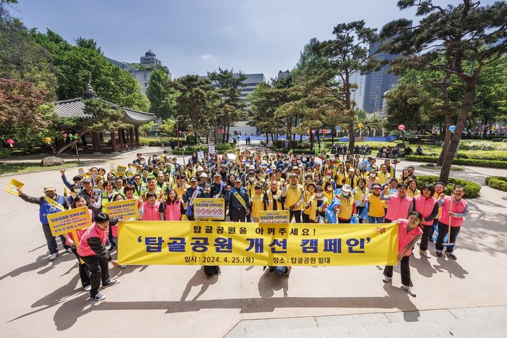 [서울=뉴시스] 탑골공원 캠페인. 2025.08.25. (사진=종로구 제공) *재판매 및 DB 금지