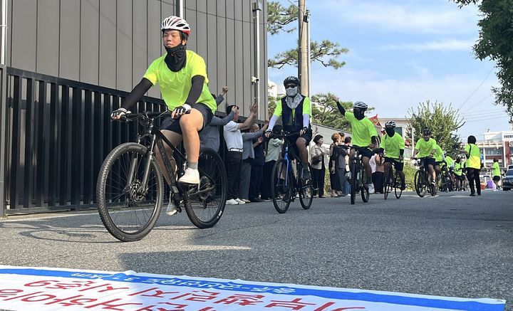 힘차게 출발하는 충주 학교 밖 청소년들 *재판매 및 DB 금지