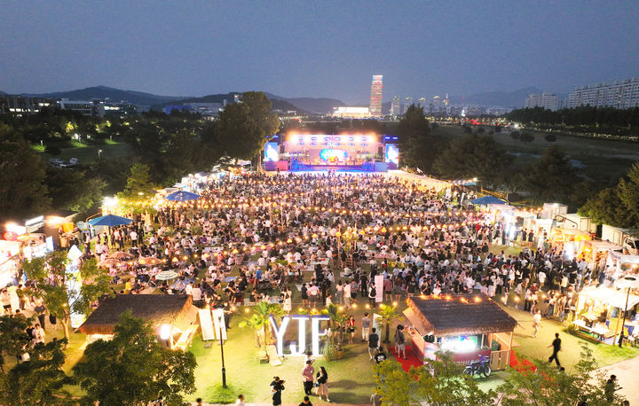[대전=뉴시스] 지난해 대전 유성구 유림공원서 열린 '유성재즈&맥주페스타' *재판매 및 DB 금지