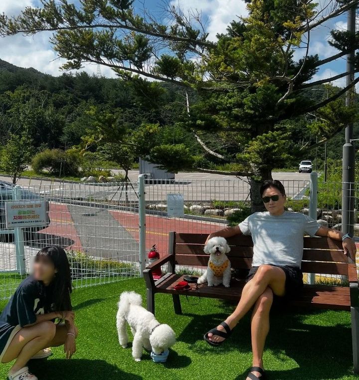 [서울=뉴시스] 배우 진태현이 양딸과 함께한 근황을 전하며 애틋한 가족 사랑을 드러냈다. (사진=진태현 인스타그램 캡처) 2025.08.25. photo@newsis.com  *재판매 및 DB 금지