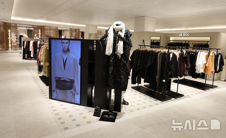 [전주=뉴시스]윤난슬 기자 = 롯데백화점 전주점이 오는 26일 지역 쇼핑 문화의 새로운 변화를 위해 1~3층 패션층을 전면 리뉴얼 오픈하며 '전북 No.1 백화점' 도약에 나선다. (사진=롯데백화점 전주점 제공) photo@newsis.com 