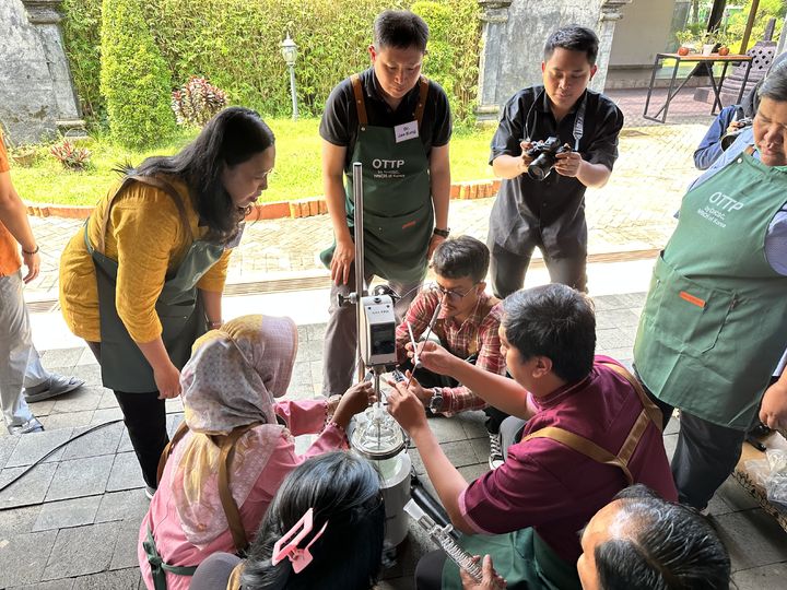 [서울=뉴시스] 2024 인도네시아 보로부두르 보존소 문화유산 보존 현지기술교육 (사진=국가유산청 제공) 2025.08.25. photo@newsis.com *재판매 및 DB 금지