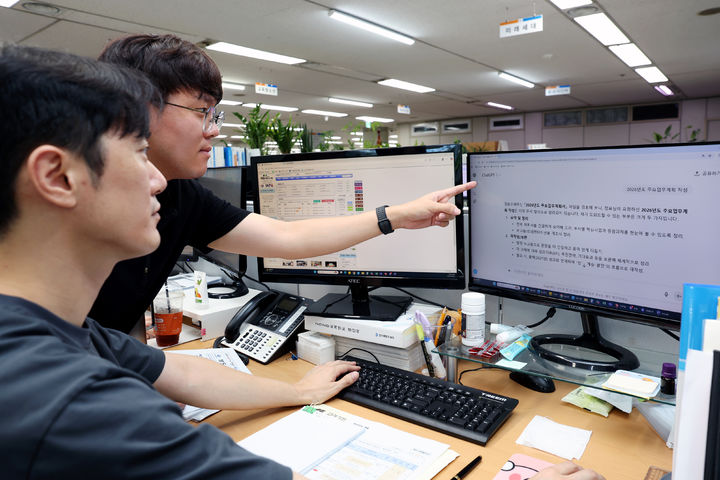 [대구=뉴시스] 대구 중구는 오는 9월부터 3개월간 일하는 방식 개선 및 직원 아이디어 제안 모임인 혁신사업 발굴단을 대상으로 'ChatGPT Plus' 활용 지원 사업을 추진한다. (사진=대구 중구 제공) 2025.08.25. photo@newsis.com *재판매 및 DB 금지