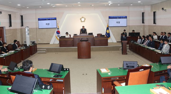  [의성=뉴시스] 의성군의회 제283회 임시회에서 최훈식 의장이 인사말을 하고 있다. (사진=의성군의회 제공) 2025.08.25. photo@newsis.com *재판매 및 DB 금지