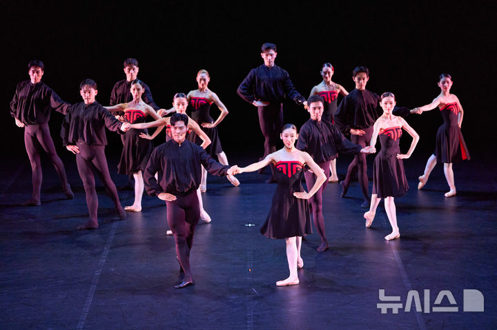  [서울=뉴시스]한스 판 마넨의 '파이브 탱고스(5 Tango's)' 공연 장면. (사진=세종문화회관 제공) 2025. 08. 25. photo@newsis.com