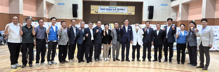 [창원=뉴시스]경남농협·함양군, 농촌왕진버스 운행.(사진=경남농협 제공) 2025.08.25.photo@newsis.com *재판매 및 DB 금지