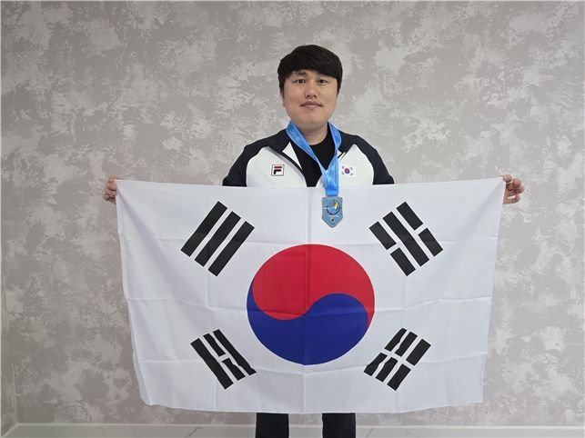 [서울=뉴시스] 제16회 아시아사격선수권대회 10m 무빙타깃 남자 일반부에서 우승한 정유진. (사진=대한사격연맹 제공) *재판매 및 DB 금지