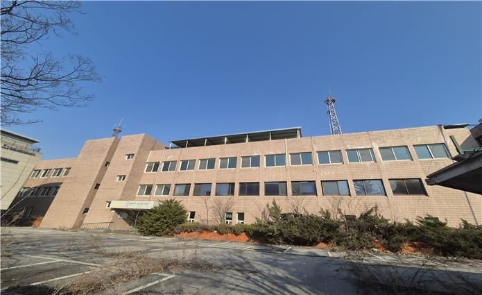 [강릉=뉴시스] 매물로 나온 구)원주지방합동청사 모습.(사진=캠코 강원지역본부 제공)photo@newsis.com *재판매 및 DB 금지