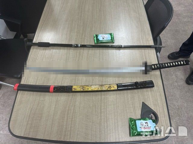 [파주=뉴시스] 압수한 도검. (사진=경기북부경찰청 제공) 2025.08.25 photo@newsis.com