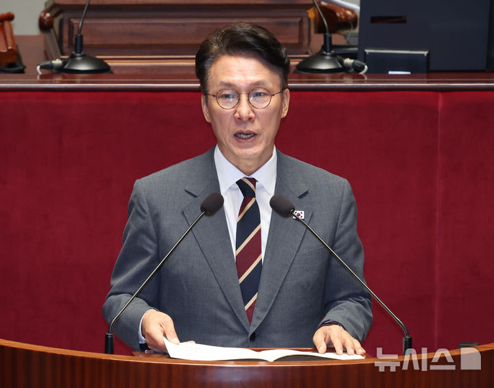 [서울=뉴시스] 김금보 기자 = 김민석 국무총리가 25일 오전 서울 여의도 국회에서 열린 예산결산특별위원회 전체회의에서 제안설명을 하고 있다. 2025.08.25. kgb@newsis.com