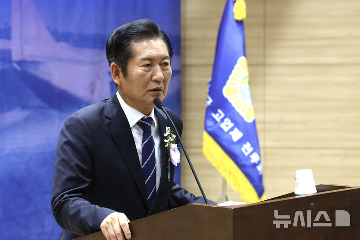 [서울=뉴시스] 김명년 기자 = 정청래 더불어민주당 대표가 25일 오후 서울 여의도 국회 의원회관에서 열린 제3회 고엽제 국회학술세미나에서 축사하고 있다. 2025.08.25. kmn@newsis.com