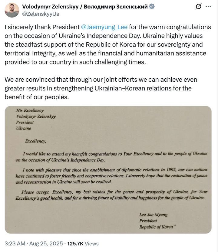 [서울=뉴시스]이재명 대통령은 우크라이나 독립기념일에 축전을 보냈다고 볼로디미르 젤렌스키 우크라이나 대통령이 25일(현지 시간) 밝혔다. 사진은 젤렌스키 대통령 소셜미디어 엑스(X·구 트위터) 갈무리. <사진캡처=@ZelenskyyUa> *재판매 및 DB 금지. 2025.08.26. 