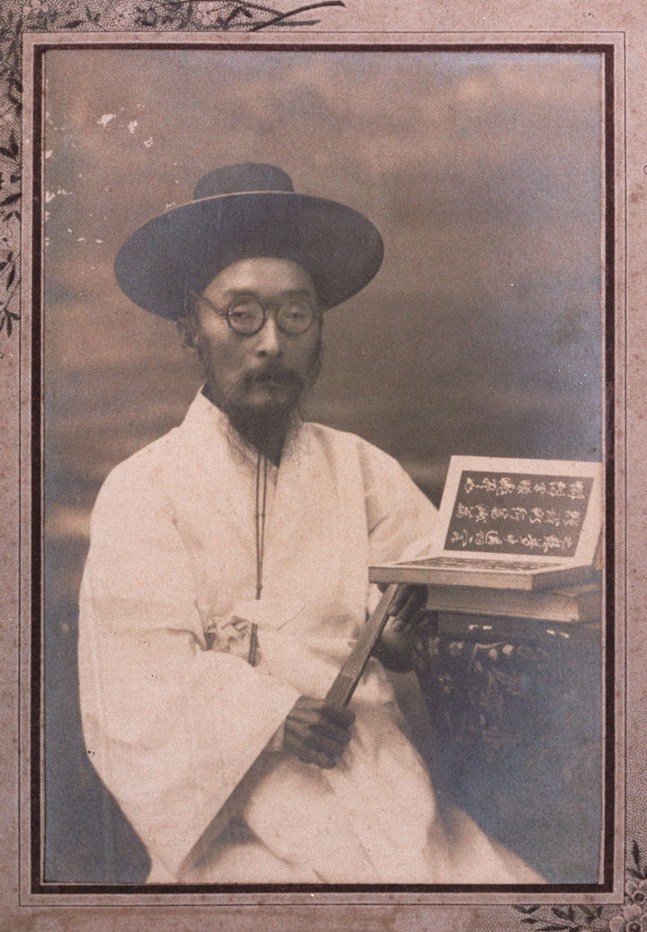 [서울=뉴시스] 보물 '황현 초상 및 사진'의 사진 (사진=국가유산청 제공) 2025.08.26. photo@newsis.com *재판매 및 DB 금지