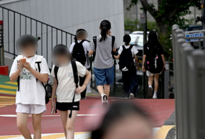 [광주=뉴시스] 김혜인 기자 = 위장전입 의혹이 불거진 25일 오후 광주 남구 봉선동 한 초등학교 일대. 2025.08.25. hyein0342@newsis.com *재판매 및 DB 금지