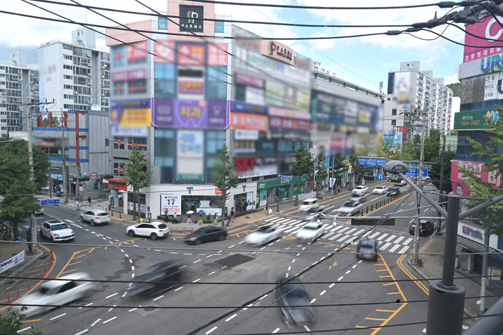 [광주=뉴시스] 김혜인 기자 = 25일 오후 광주 남구 봉선동 초등학교 일대 학원가. 2025.08.25. hyein0342@newsis.com  *재판매 및 DB 금지