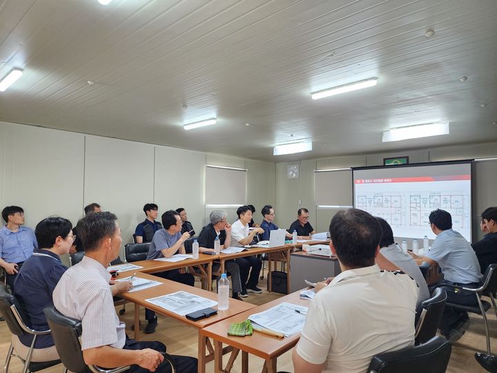 [대전=뉴시스]대전시는 유성구 구암동 유성복합터미널 건립 현장에서 관내 여객자동차 운수사업자를 대상으로 현장 설명회를 가졌다. 2025. 08. 26 photo@newsis.com *재판매 및 DB 금지