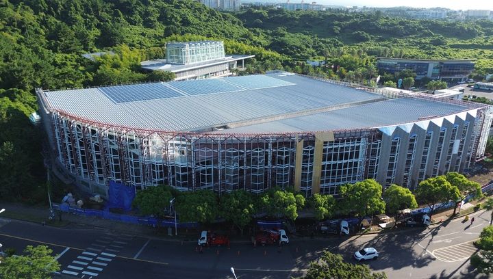 [제주=뉴시스] 제주 서귀포시 중문관광단지에 신축하고 있는 마이스 다목적 복합시설로 21일 모습이다. 올해 말 완공한 후 제주국제컨벤션센터 2센터 역할을 한다. (사진=제주도 제공) 2025.08.26. photo@newsis.com *재판매 및 DB 금지