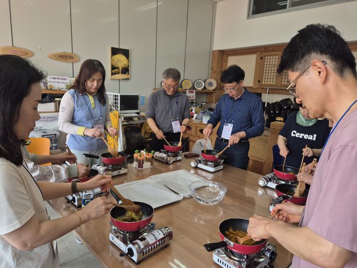 [산청=뉴시스] 산청 힐링아카데미 운영 모습 (사진=산청군 제공) 2025. 08. 26. photo@newsis.com *재판매 및 DB 금지