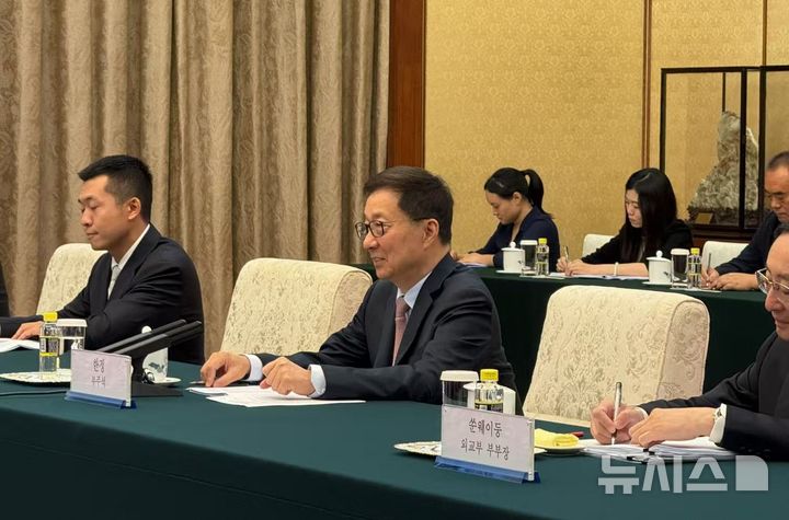 [베이징=뉴시스] 베이징특파원 공동취재단 = 중국을 방문 중인 이재명 대통령 특사단이 26일 오전 베이징 인민대회당에서 한정 국가부주석과 면담했다. 이날 면담에서 한 부주석이 발언하고 있다. 2025.08.26 photo@newsis.com