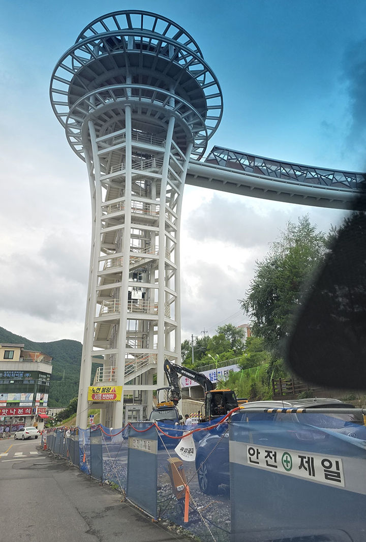 오는 10월 준공 예정인 힐링시티타워는 당초 77억원에서 사업비가 무려 52% 증액된 117억원으로 급증하면서 시민불편과 논란이 끊이지 않고 있다.(사진=뉴시스) *재판매 및 DB 금지