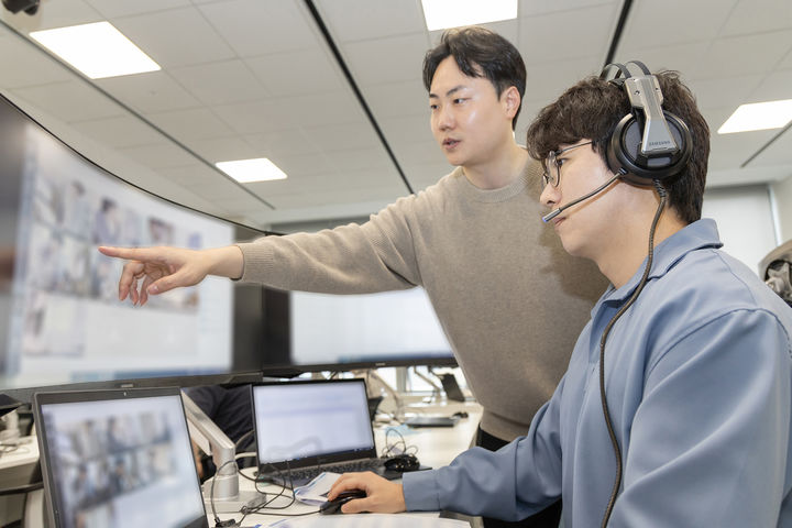 [서울=뉴시스]지난 4월 경기도 용인 삼성전자 인재개발원에서 삼성전자 감독관이 상반기 삼성직무적성검사 응시자를 대상으로 예비 소집을 진행하는 모습. (사진=삼성 제공) 2025.08.26. photo@newsis.com *재판매 및 DB 금지