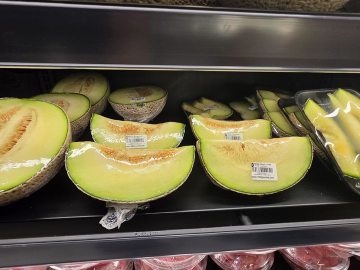 [세종=뉴시스] 한국산 멜론, 수박이 두바이 현지 판매점 진열돼 있다. (사진=농촌진흥청 제공) *재판매 및 DB 금지