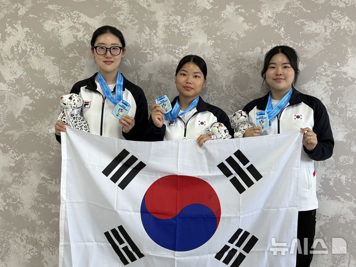 [서울=뉴시스]양지인, 남다정, 오예진(왼쪽부터). (사진=대한사격연맹 제공)