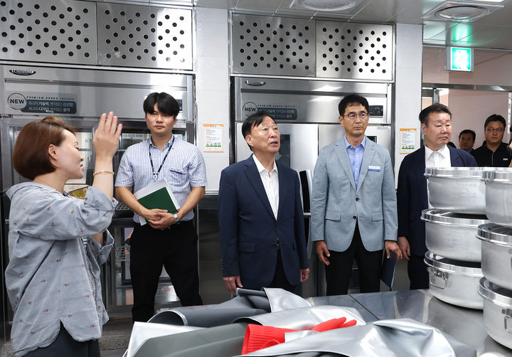 [대전=뉴시스] 9월 개교하는 대전탄방초 용문분교장을 방문, 준비상황을 점검하는 설동호 대전시교육감. (사진=대전시교육청 제공) 2025.08.26. photo@newsis.com *재판매 및 DB 금지