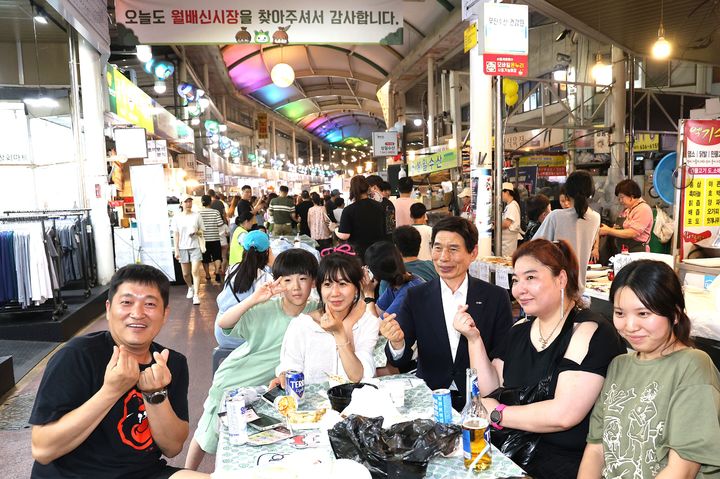 [대구=뉴시스] 대구 달서구는 오는 29~30일 오후 6시부터 11시까지 월배·월배신시장에서 야시장을 개최한다. (사진=대구 달서구 제공) 2025.08.26. photo@newsis.com *재판매 및 DB 금지