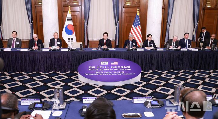 [워싱턴=뉴시스] 고범준 기자 = 이재명 대통령이 25일(현지 시간) 미국 워싱턴DC 윌라드 호텔에서 열린 한미 비즈니스 라운드테이블에서 발언하고 있다. (공동취재) 2025.08.26. bjko@newsis.com