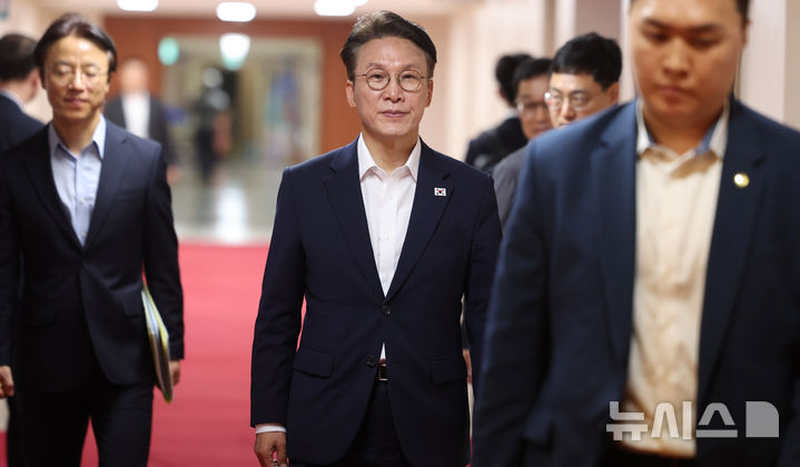 [서울=뉴시스] 추상철 기자 = 김민석 국무총리가 26일 오전 서울 종로구 정부서울청사에서 열린 국무회의에 참석하고 있다. 2025.08.26. scchoo@newsis.com