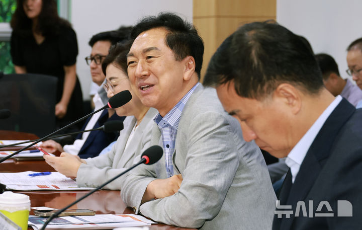 [서울=뉴시스] 김금보 기자 = 김기현 국민의힘 의원이 26일 오후 서울 여의도 국회 의원회관에서 열린 국민의힘 정책토론회 '소버린·버티컬·피지컬 AI G3, 우리의 길은?'에서 발언을 하고 있다. 2025.08.26. kgb@newsis.com