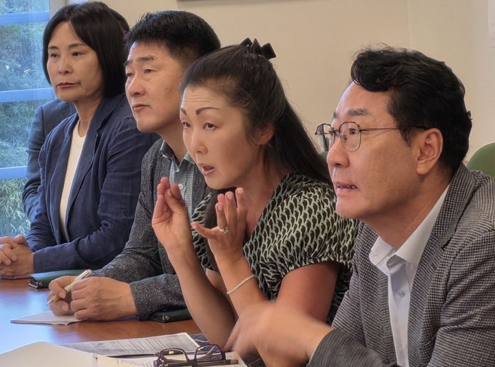 [미국 시애틀=뉴시스] 이준구 기자=시애틀 시 정부 관계자로부터 도시개발계획을 듣고 있는 정명근 경기화성시장. 2025.08.26.caleb@newsis.com*재판매 및 DB 금지 *재판매 및 DB 금지