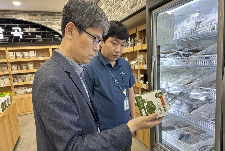 [무안=뉴시스]음식점 위생 특별점검. (사진=전남도 제공) 2025.08.27. photo@newsis.com *재판매 및 DB 금지