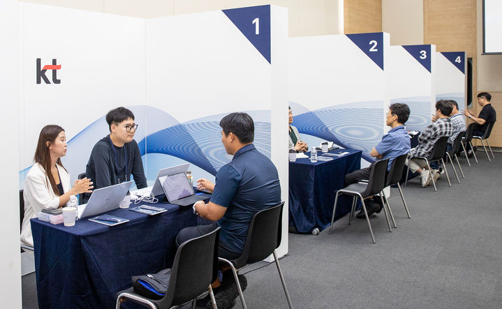 KT, 부산 지역 기업 위한 '클라우드 기반 AX 전략' 소개 세미나
