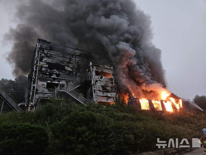 [청주=뉴시스] 화재 현장 (사진= 청주서부소방서 제공) 2025.08.27. photo@newsis.com *재판매 및 DB 금지