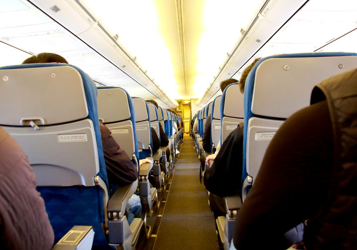 [서울=뉴시스] 미국 저가 항공사 사우스웨스트항공이 내년 1월부터 좌석 팔걸이를 넘어서는 몸을 가진 '플러스 사이즈' 승객에게 추가 좌석 사전 구매를 의무화하고 환불 규정을 엄격히 다듬은 새 정책을 시행한다. 사진은 본 기사와 관계 없음. 2025.08.27. *재판매 및 DB금지 *재판매 및 DB 금지