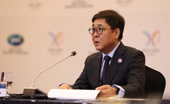 최휘영 문화체육관광부 장관이 27일 경북 경주 힐튼호텔에서 열린 'APEC 문화산업고위급대화 개회식'에서 개회사를 하고 있다. (사진=문체부 제공) *재판매 및 DB 금지