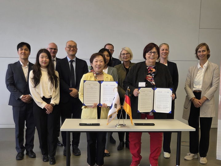 [세종=뉴시스] 한국산업기술진흥원은 전날 독일 빌레필트에서 콤피텐츠와 이 같은 내용의 협력의향서(LOI)를 체결했다고 밝혔다. (사진=KIAT 제공) 2025.08.27. photo@newsis.com *재판매 및 DB 금지