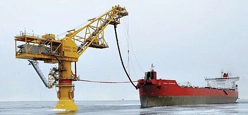 [서울=뉴시스]러시아 사할린-1 프로젝트의 석유 수출항 데카스트리에서 원유를 선적하는 유조선. (출처=위키피디아) 2025.8.27.&nbsp; *재판매 및 DB 금지