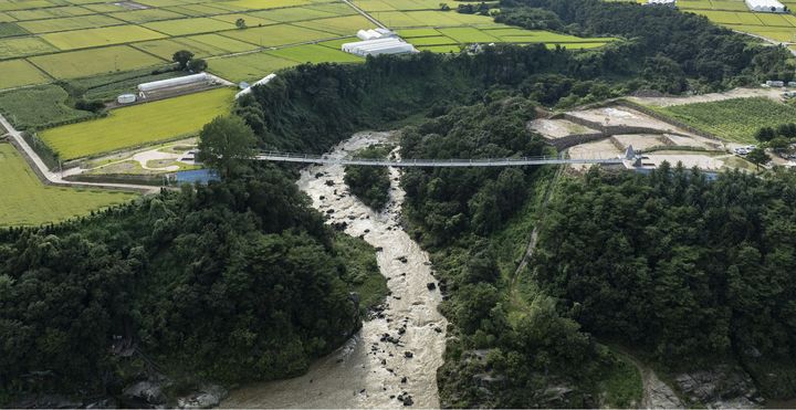 [철원=뉴시스] 27일 철원군은 한탄강 주상절리길을 완성하는 현무대교가 준공돼, 오는 29일부터 지역주민과 관광객들에게 개방된다 고 밝혔다. 철원군 제공. *재판매 및 DB 금지