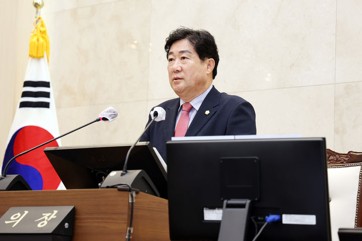 [밀양=뉴시스] 허홍 의장이 제266회 임시회 제1차 본회의를 주재하고 있다. (사진=밀양시 제공) 2025.08.27. photo@newsis.com *재판매 및 DB 금지