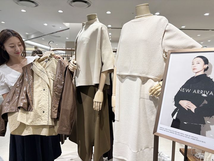 [대구=뉴시스] 롯데백화점 대구점은 여름 시즌을 마감하고 다양한 가을 신상품들을 대거 선보인다. (사진 = 롯데백화점 제공) 2025.08.27. photo@newsis.com *재판매 및 DB 금지